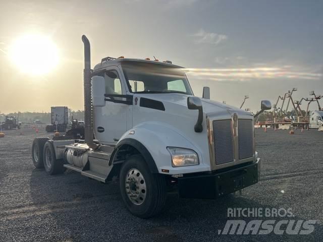 Kenworth T880 Truck Tractor Units
