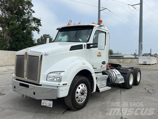 Kenworth T880 Truck Tractor Units