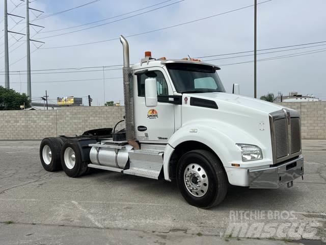Kenworth T880 Truck Tractor Units