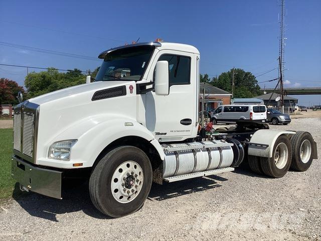 Kenworth T880 Truck Tractor Units
