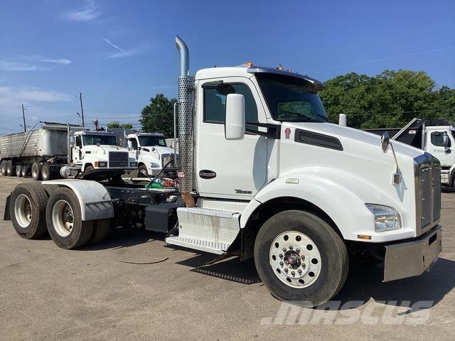 Kenworth T880 Truck Tractor Units