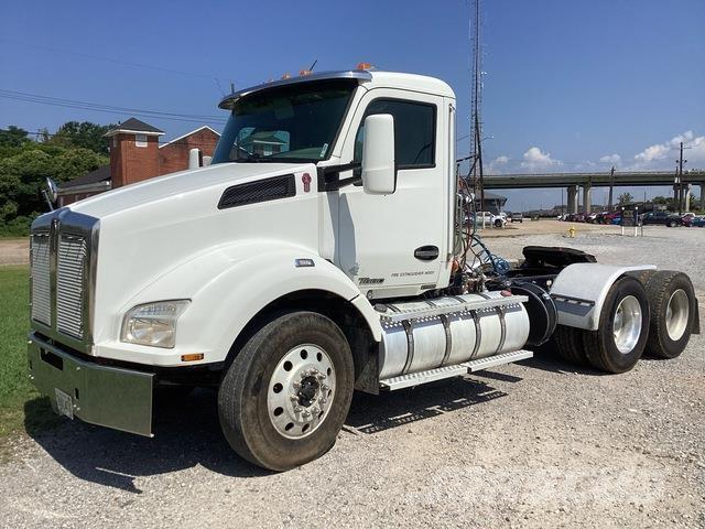 Kenworth T880 Truck Tractor Units