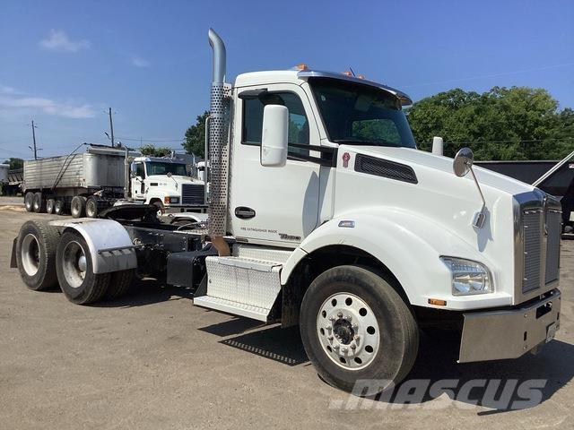 Kenworth T880 Truck Tractor Units