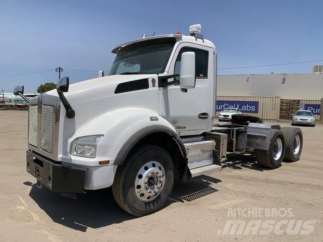 Kenworth T880 Truck Tractor Units