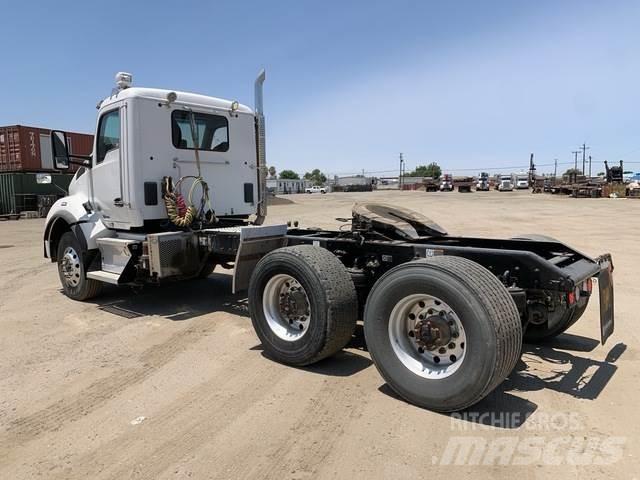 Kenworth T880 Truck Tractor Units