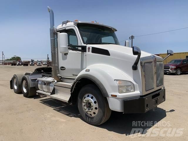 Kenworth T880 Truck Tractor Units