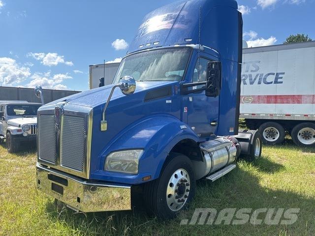 Kenworth T880 Truck Tractor Units