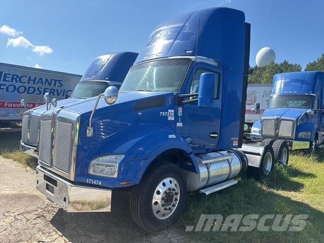 Kenworth T880 Truck Tractor Units