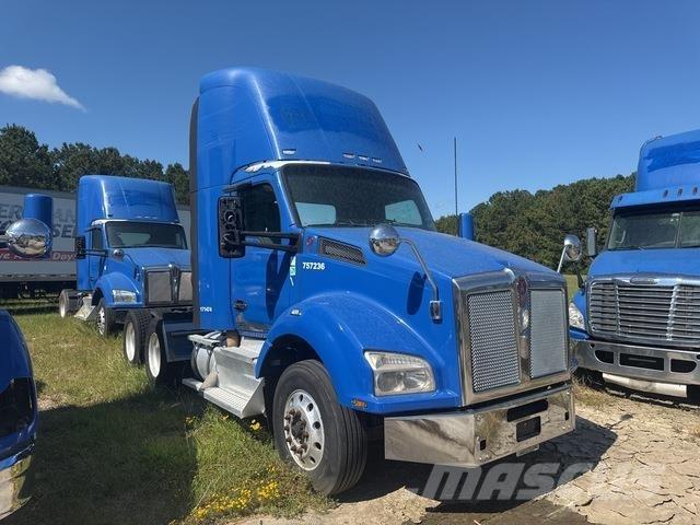 Kenworth T880 Truck Tractor Units