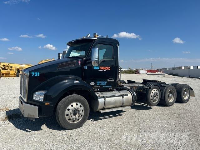 Kenworth T880 Truck Tractor Units