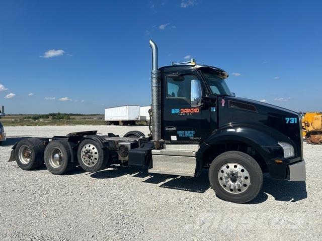 Kenworth T880 Truck Tractor Units