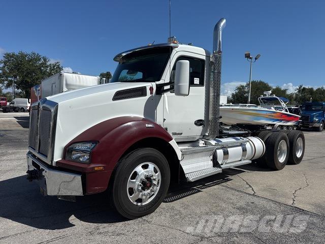 Kenworth T880 Truck Tractor Units
