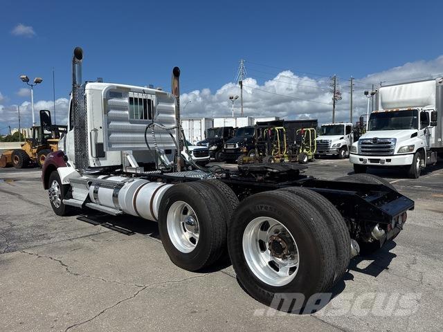 Kenworth T880 Truck Tractor Units