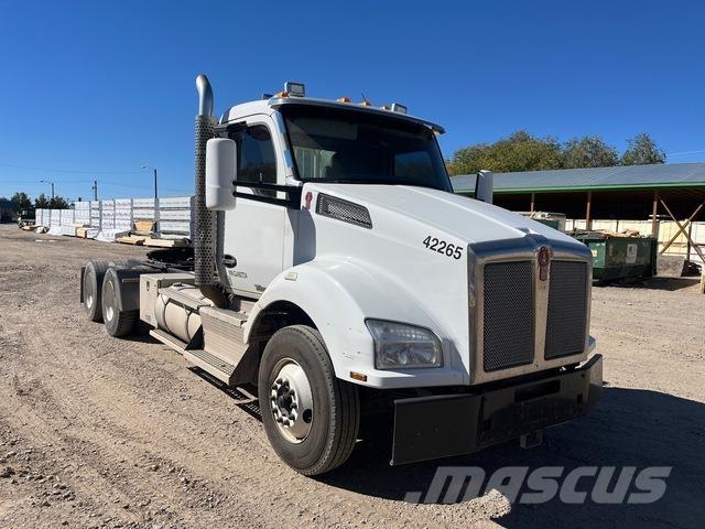 Kenworth T880 Truck Tractor Units