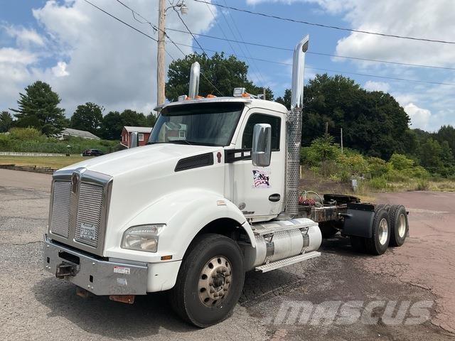 Kenworth T880 Truck Tractor Units