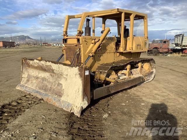 Komatsu D65E-6 Crawler dozers