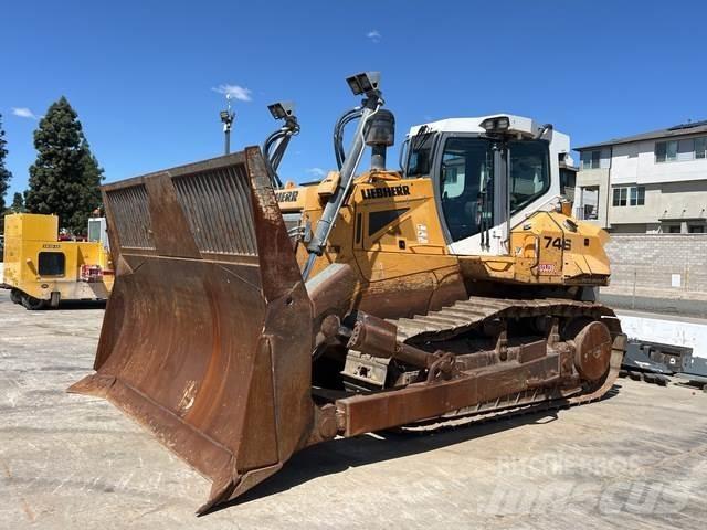 Liebherr 746 Crawler dozers