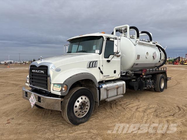 Mack 400 Sewage disposal Trucks