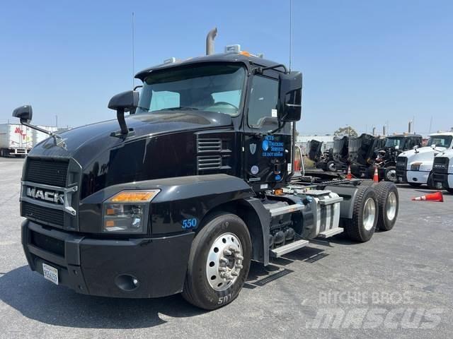 Mack AN64T Truck Tractor Units