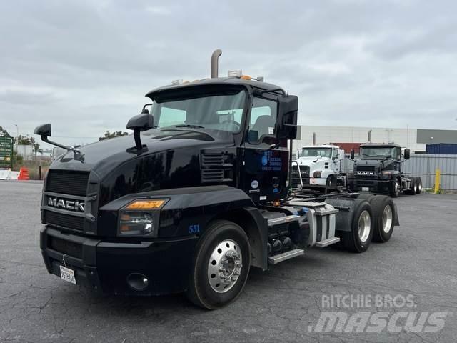 Mack AN64T Truck Tractor Units