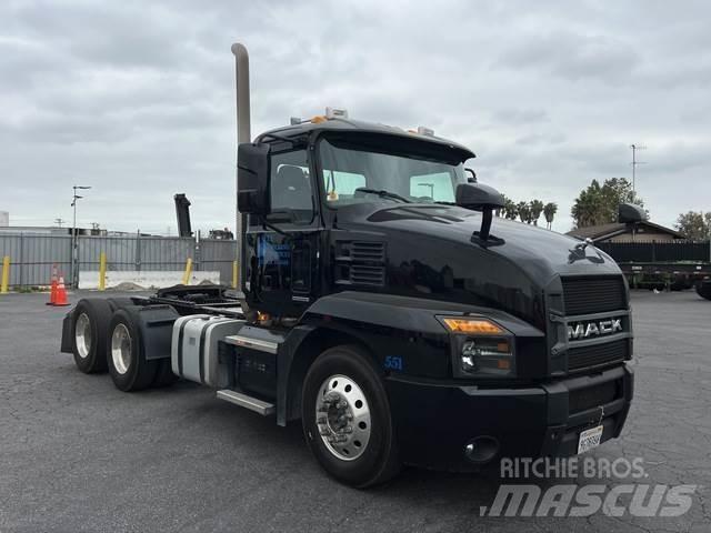 Mack AN64T Truck Tractor Units