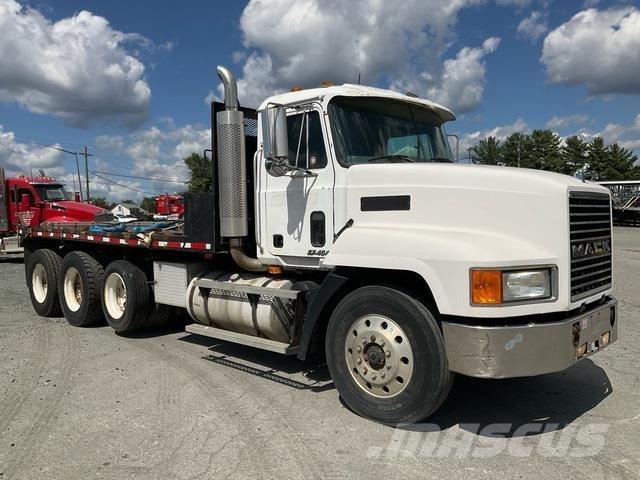 Mack CH 613 Flatbed/Dropside trucks