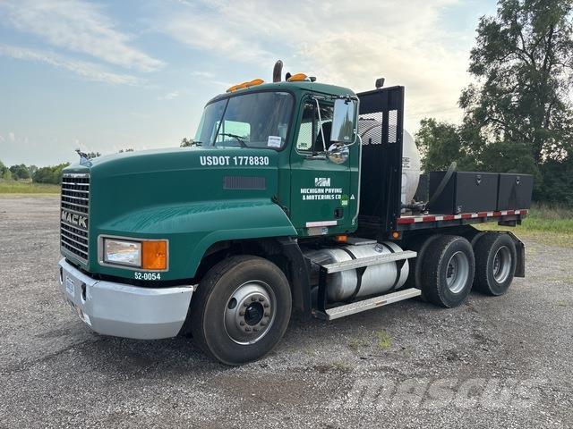 Mack CH613 Flatbed/Dropside trucks