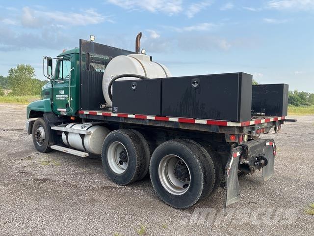 Mack CH613 Flatbed/Dropside trucks