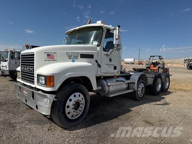 Mack CHN613 Truck Tractor Units