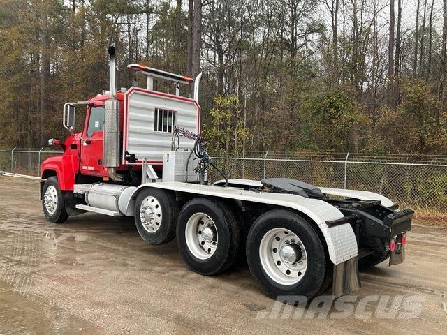 Mack CHN613 Truck Tractor Units