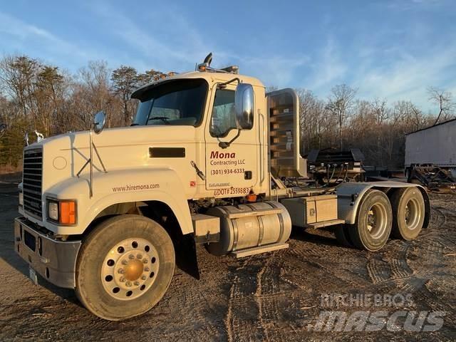Mack CHU613 Truck Tractor Units