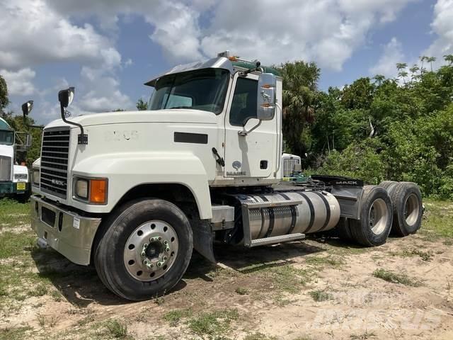 Mack CHU613 Truck Tractor Units