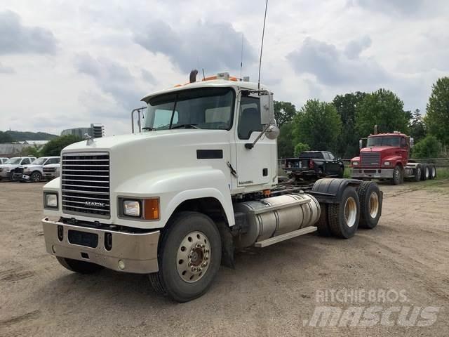 Mack CHU613 Truck Tractor Units