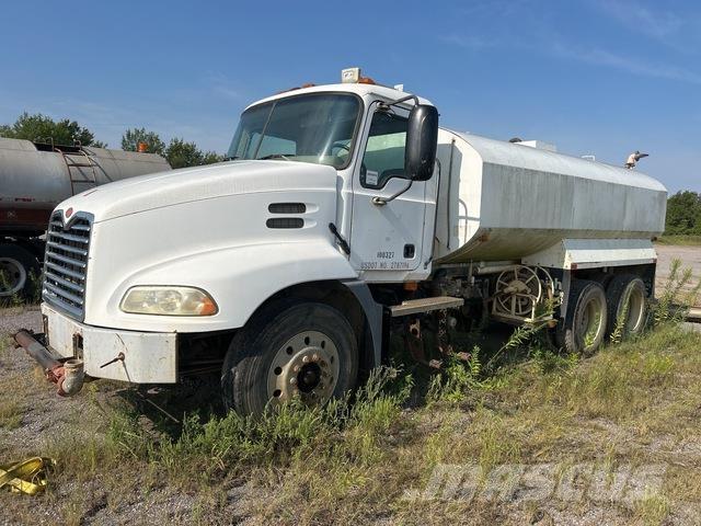 Mack CXN612 Water tankers