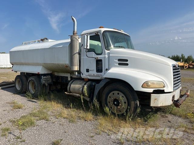 Mack CXN612 Water tankers