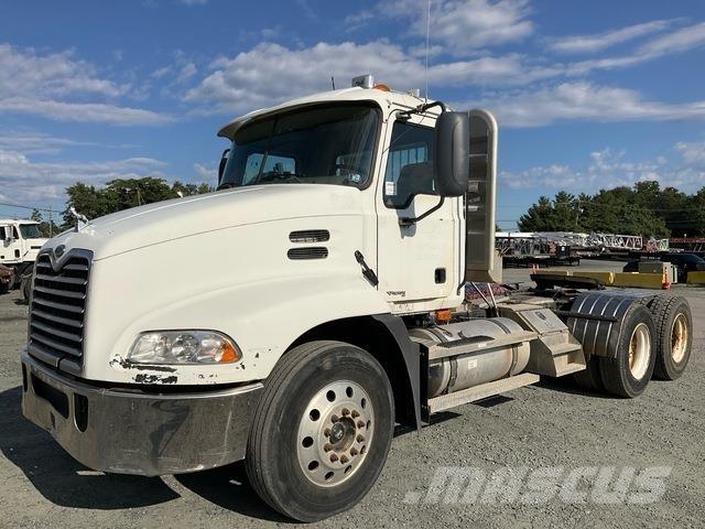 Mack CXN613 Truck Tractor Units