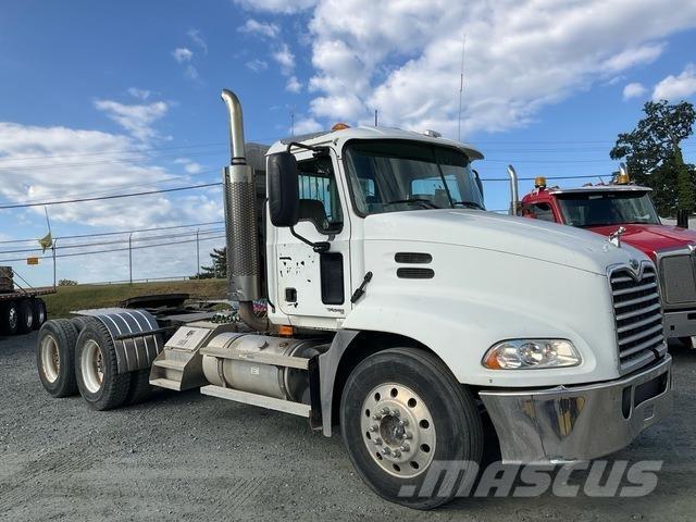Mack CXN613 Truck Tractor Units