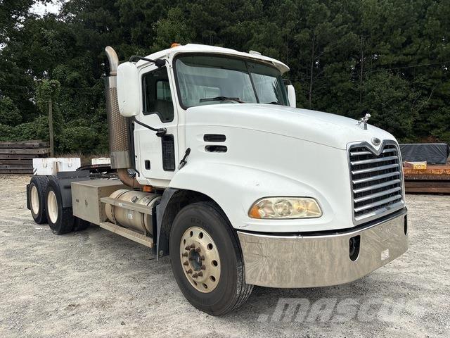 Mack CXN613 Truck Tractor Units