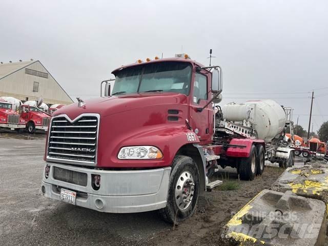 Mack CXU613 Truck Tractor Units
