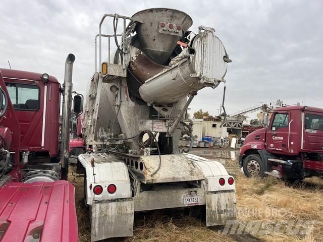 Mack CXU613 Truck Tractor Units