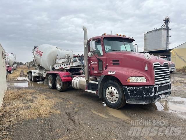 Mack CXU613 Truck Tractor Units