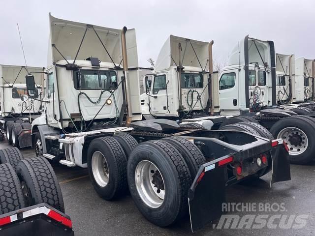Mack CXU613 Truck Tractor Units