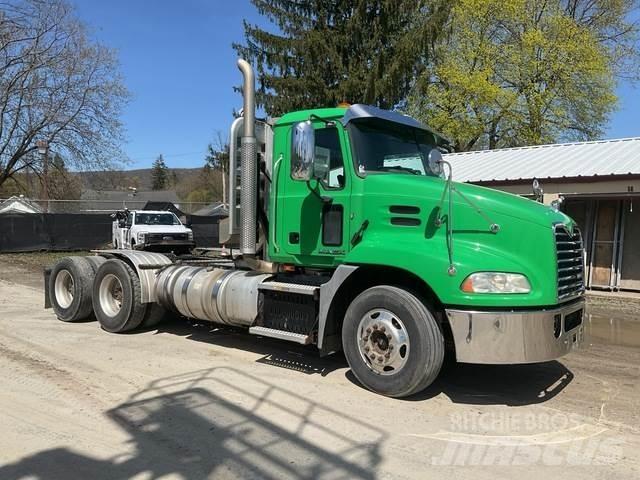 Mack CXU613 Truck Tractor Units