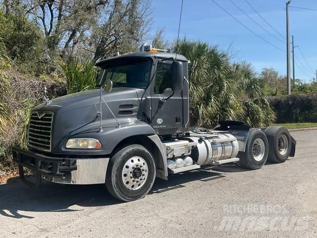 Mack CXU613 Truck Tractor Units