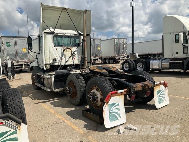 Mack CXU613 Truck Tractor Units