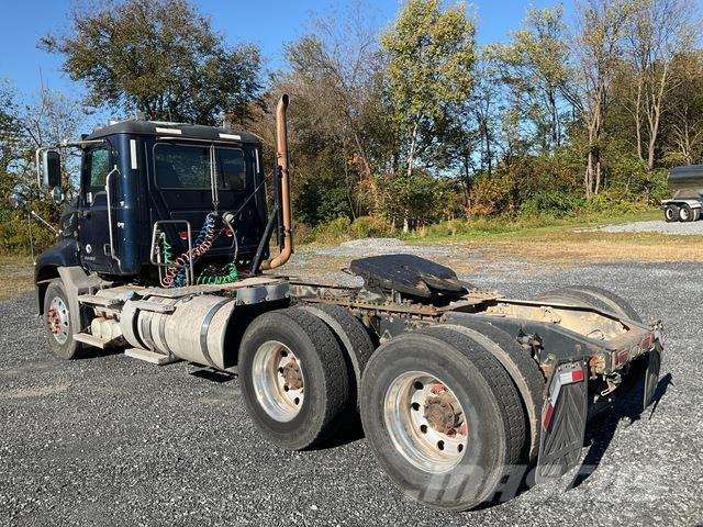 Mack CXU613 Truck Tractor Units