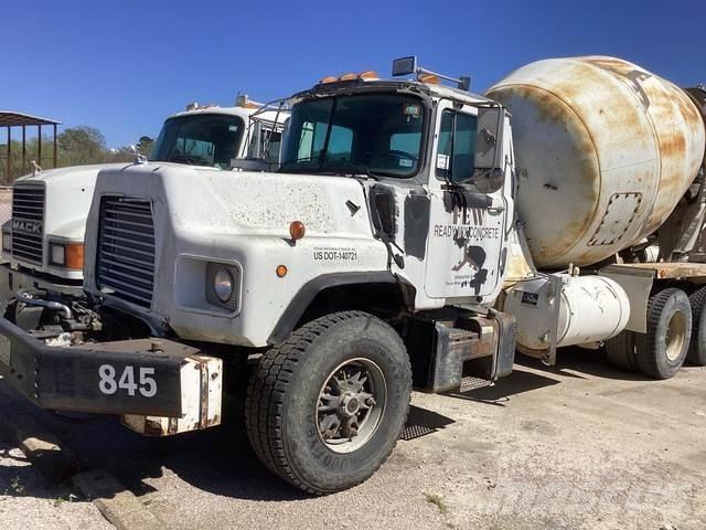 Mack DM690S Other trucks