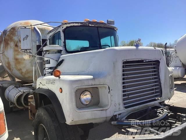 Mack DM690S Other trucks