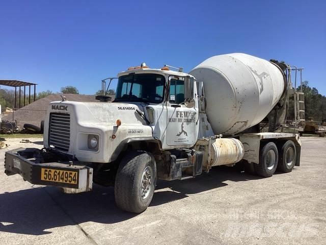 Mack DM690S Other trucks