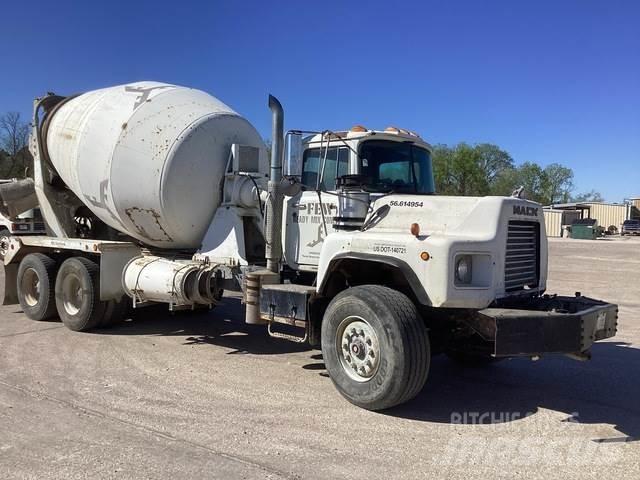 Mack DM690S Other trucks